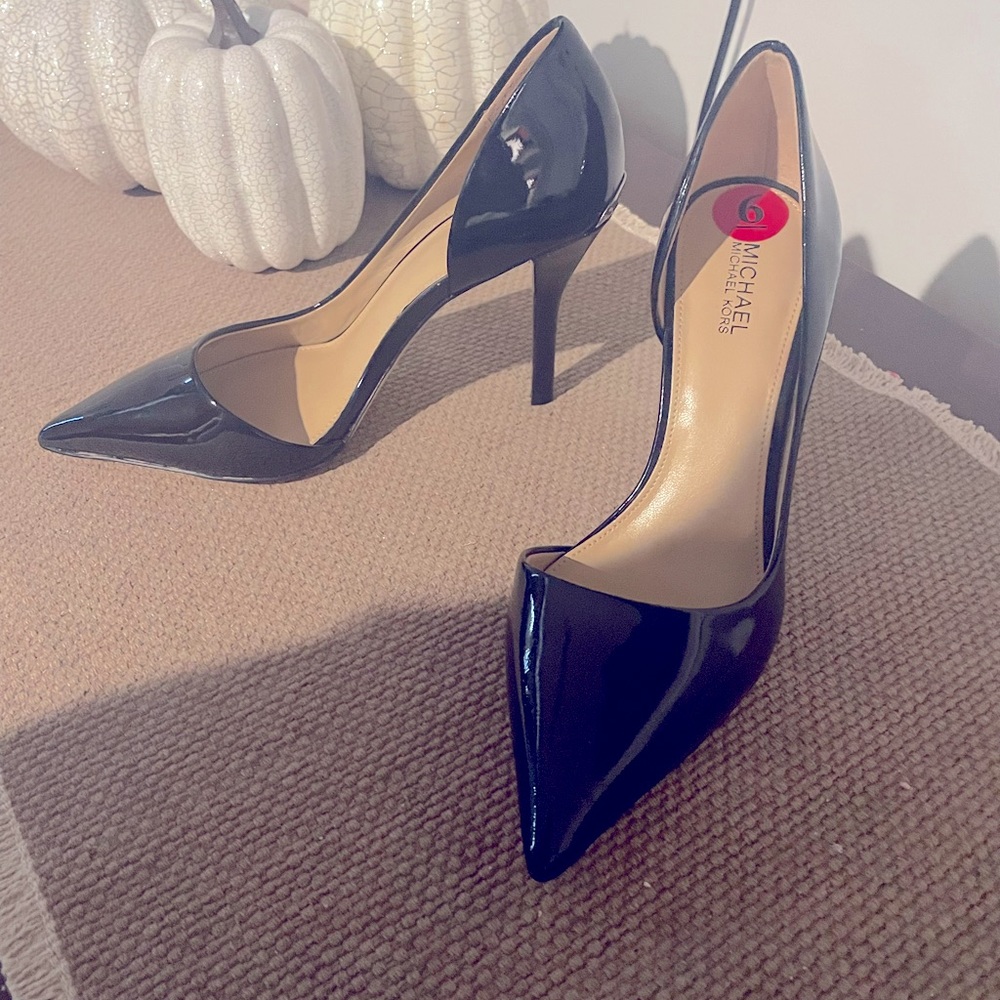 Black Michael Kors pumps